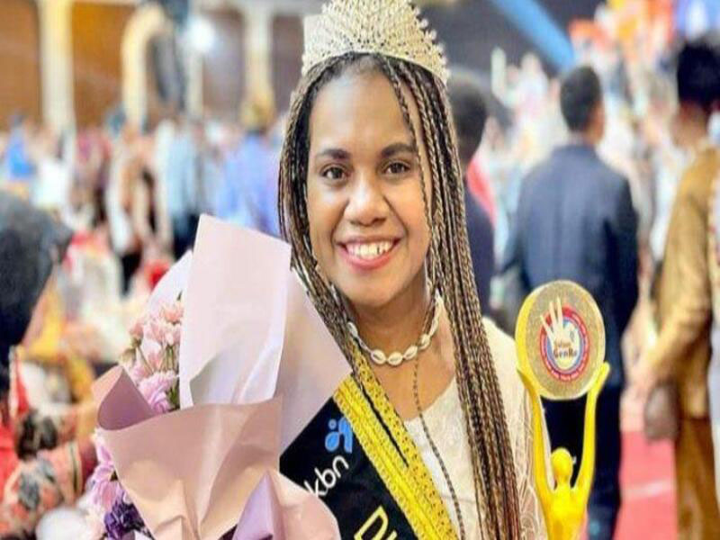 Aktifis Perempuan Desi Sentuf Bangun Komunitas Atap Papua