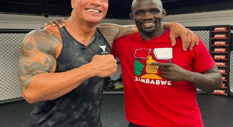 Fighter UFC Ini Menangis Usai Diberikan Rumah Baru oleh The Rock