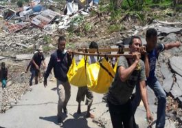 Kisah Inspiratif Aksi Heroik Relawan Menolong Korban Bencana Alam