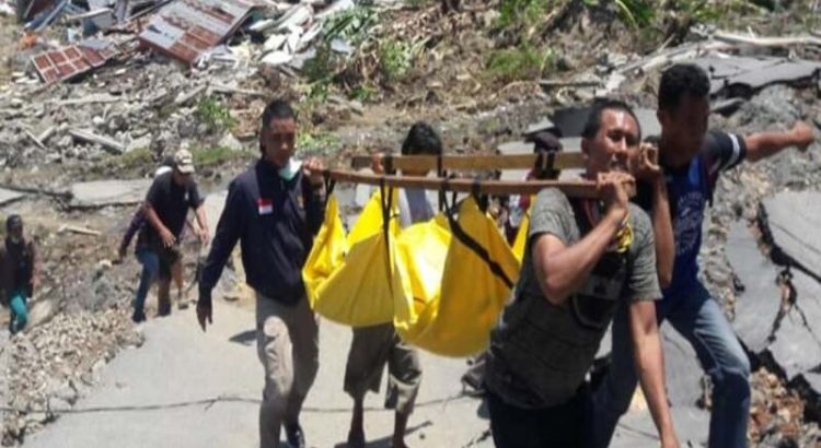 Kisah Inspiratif Aksi Heroik Relawan Menolong Korban Bencana Alam