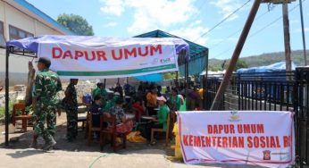 Suasana Dapur Umum Lewotobi, Relawan Siaga