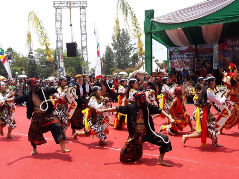 Festival budaya lokal