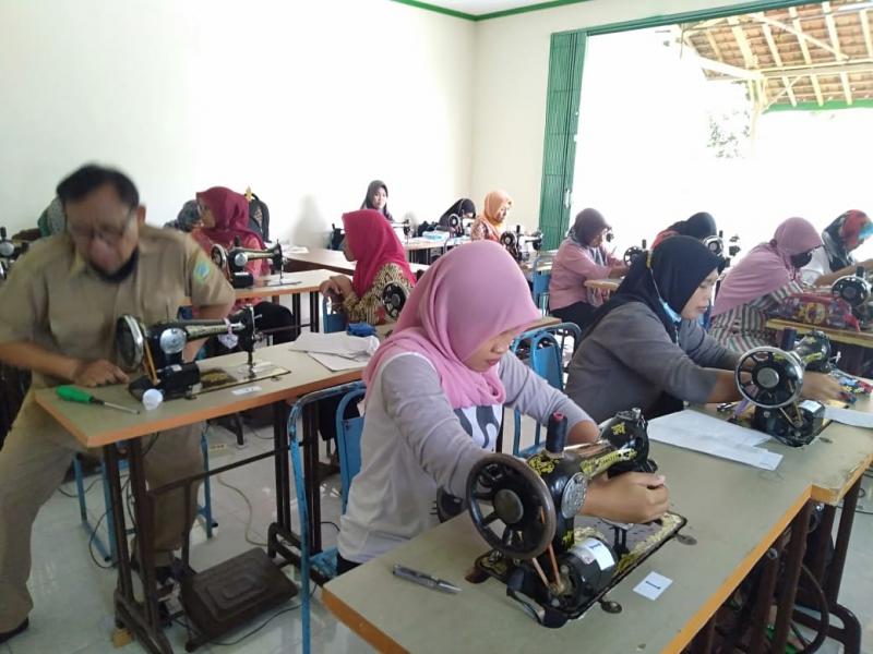 Pelatihan menjahit