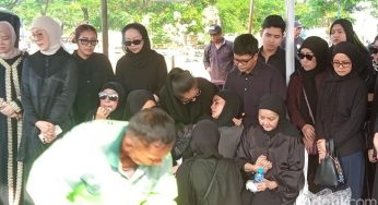 Olla Ramlan Syok Berat, Beberapa Kali Pingsan Saat Kepergian Sang Ibunda